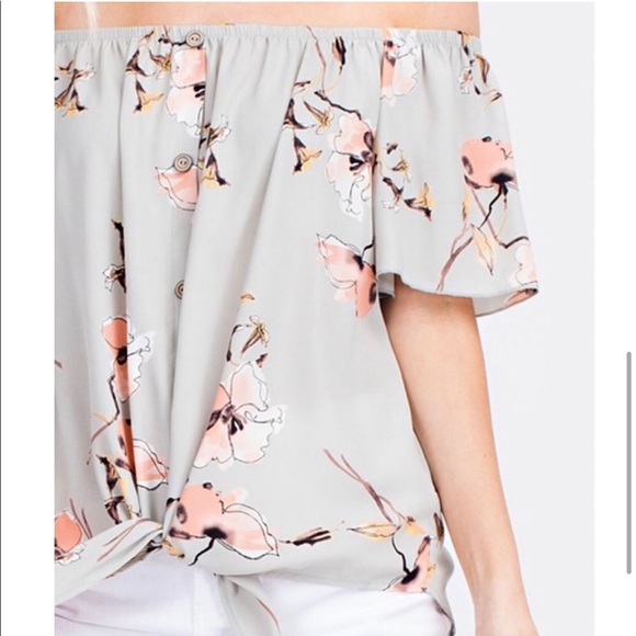 ‼️LAST ONE‼️ light gray floral print off shoulder blouse - Picture 3 of 3